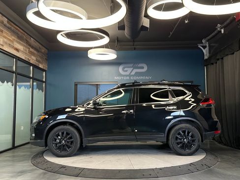 Used 2018 Nissan Rogue SV w/ Premium Package AWD/4WD image 6