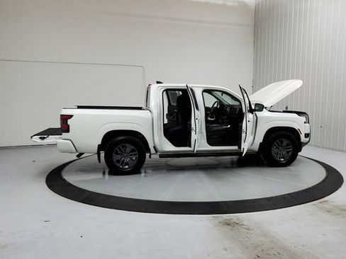 Used 2025 Nissan Frontier SV w/ SV Convenience Package image 16