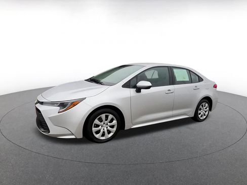 Used 2025 Toyota Corolla LE image 8