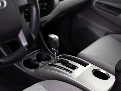 Used 2012 Toyota Tacoma 4x4 Access Cab V6 w/ SR5 Pkg image 19