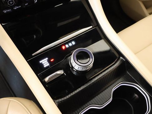 Used 2024 Jeep Grand Cherokee L Limited image 9