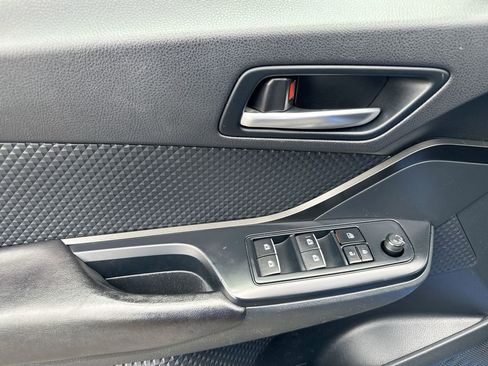 Used 2018 Toyota C-HR XLE FWD image 20