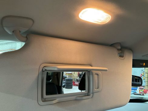 Used 2025 Nissan Pathfinder SV AWD/4WD image 25