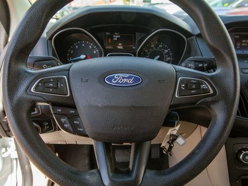 Used 2015 Ford Focus SE FWD image 19