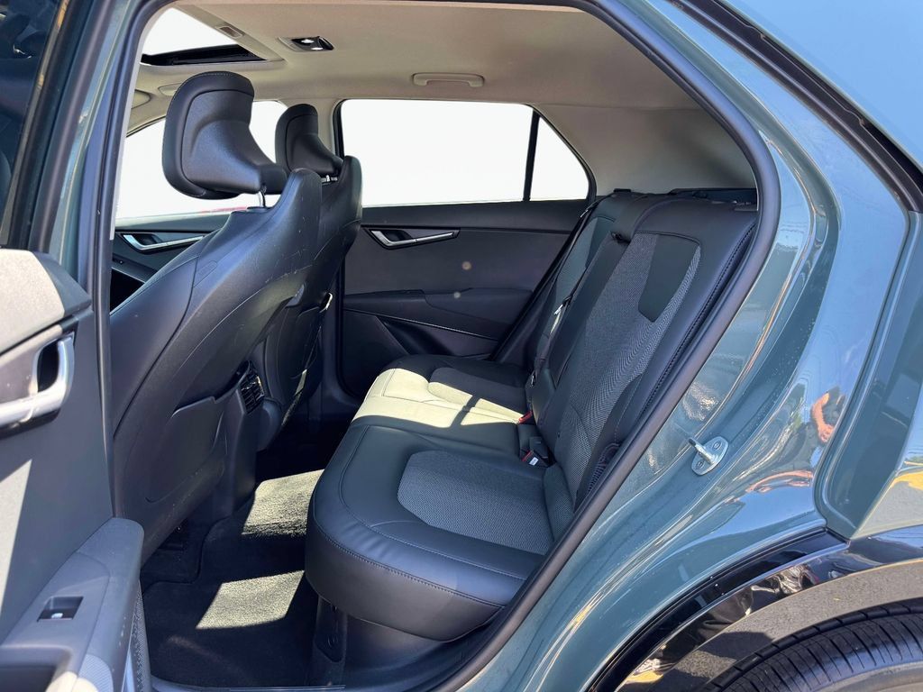 Certified 2023 Kia Niro EX Touring FWD image 11