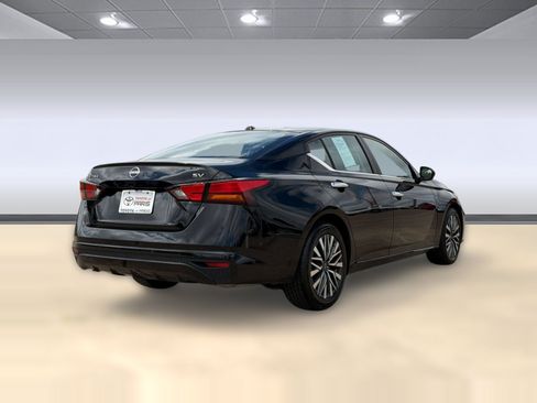 Used 2024 Nissan Altima 2.5 SV FWD image 8