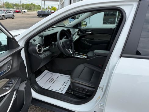 Certified 2024 Chevrolet Trax ACTIV FWD image 8
