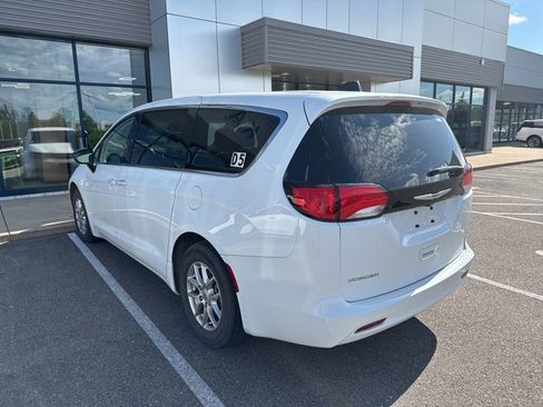 Used 2024 Chrysler Voyager LX FWD image 4
