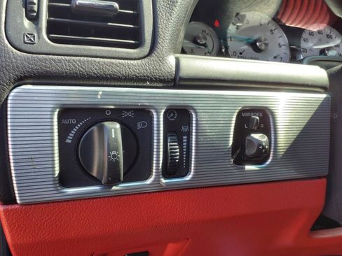 Used 2004 Ford Thunderbird Deluxe image 9