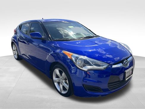 Used 2013 Hyundai Veloster FWD image 3