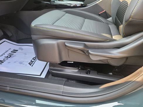New 2026 Chevrolet Trax LT w/ LT Convenience Package FWD image 21