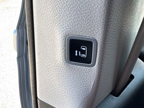 Used 2024 Chrysler Pacifica Touring-L image 15