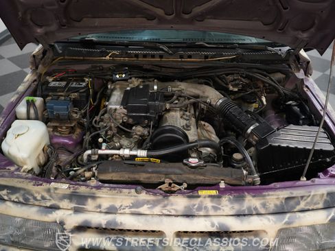 Used 1996 Geo Tracker 4WD 2-Door image 3