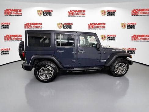 Used 2018 Jeep Wrangler Unlimited Rubicon w/ Connectivity Group AWD/4WD image 14