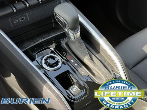 New 2025 Chevrolet Colorado LT w/ LT Convenience Package image 16