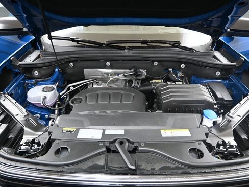 Used 2025 Volkswagen Atlas Cross Sport SEL R-Line image 9