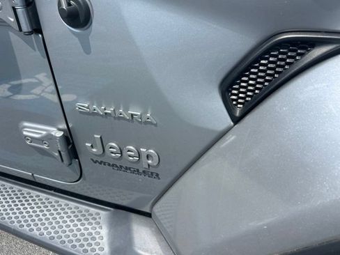 Used 2020 Jeep Wrangler Unlimited Sahara AWD/4WD image 5