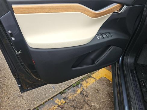 Used 2020 Tesla Model X Performance AWD/4WD image 7