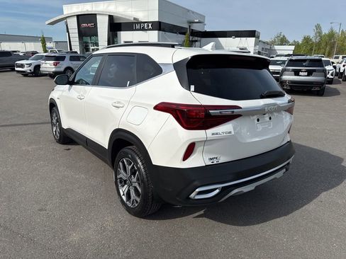 Used 2023 Kia Seltos EX image 3