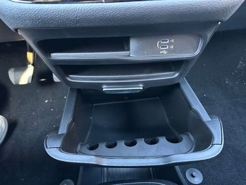 New 2026 Chrysler Pacifica Select AWD/4WD image 32