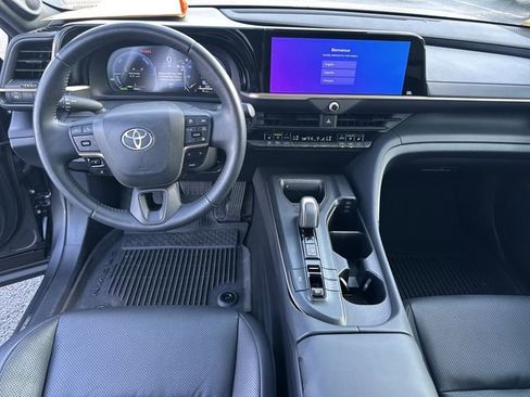 Certified 2023 Toyota Crown AWD/4WD image 7