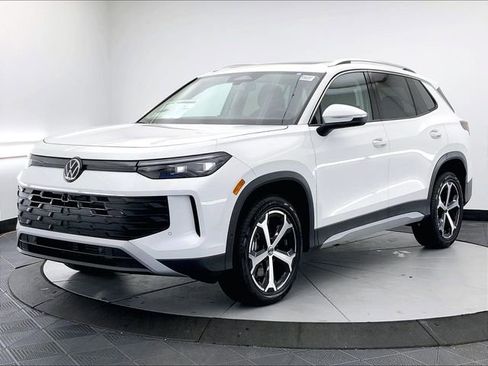 New 2026 Volkswagen Tiguan SE AWD/4WD image 1