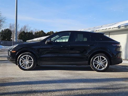 Certified 2023 Porsche Cayenne Platinum Edition image 2