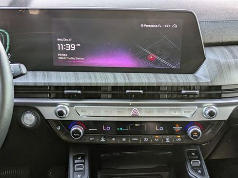 Used 2023 Kia Telluride EX w/ EX Captain's Chair Package image 24