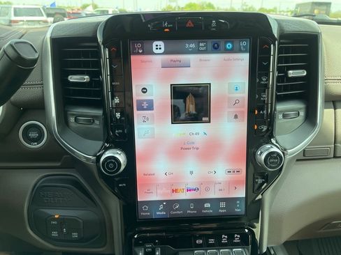 New 2026 RAM 2500 Laramie AWD/4WD image 36