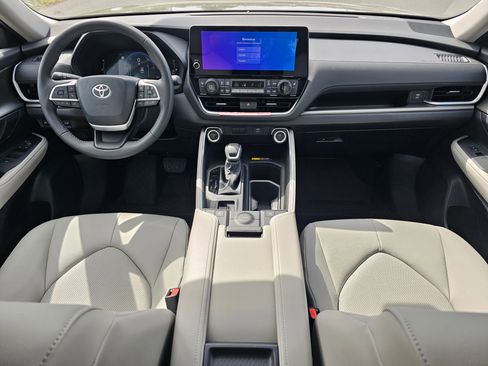 New 2026 Toyota Grand Highlander XLE AWD/4WD image 9