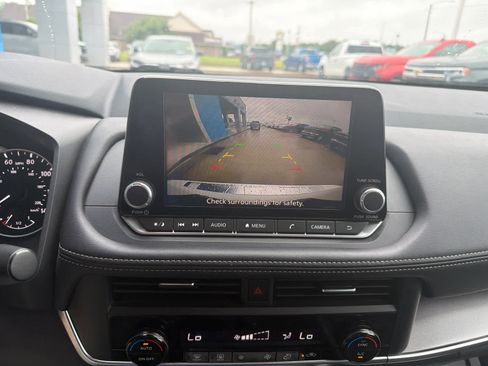 Used 2025 Nissan Rogue SV FWD image 20