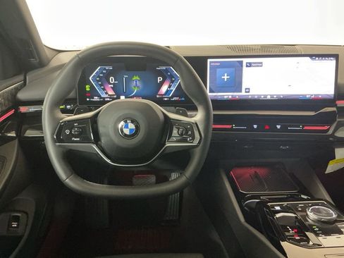 Certified 2025 BMW 530i w/ Premium Package RWD image 9