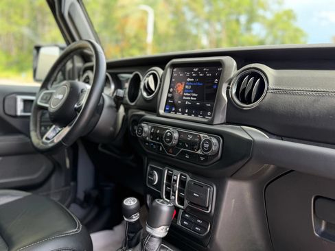 Used 2021 Jeep Wrangler Unlimited Sahara w/ Cold Weather Group AWD/4WD image 22