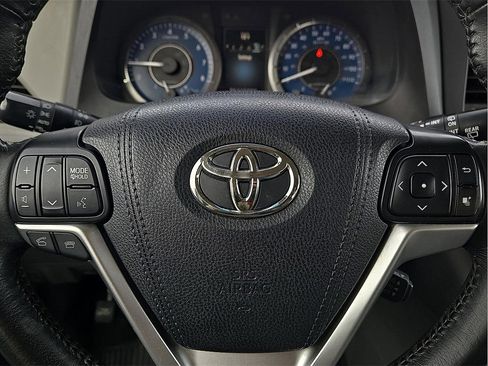 Used 2016 Toyota Sienna XLE image 19
