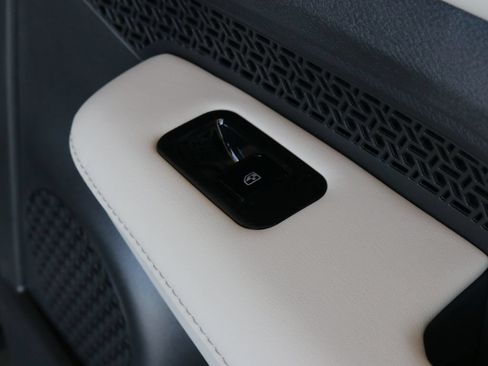 Used 2024 Nissan Ariya AWD image 36