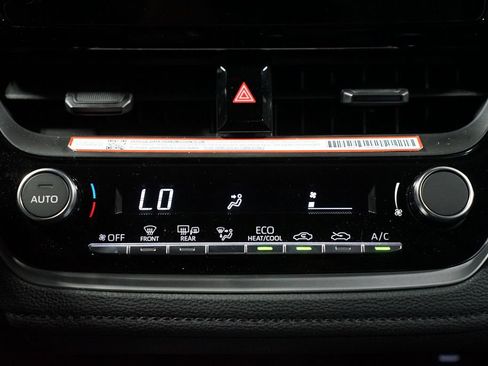 Certified 2025 Toyota Corolla SE image 20