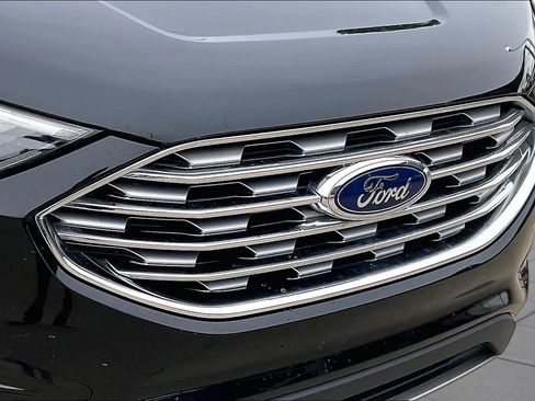 Used 2019 Ford Edge Titanium w/ Cold Weather Package AWD/4WD image 29