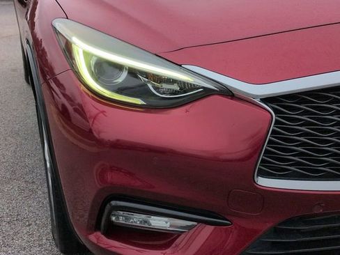 Used 2017 INFINITI QX30 Premium w/ Navigation Package image 9