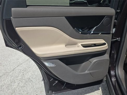 Certified 2023 Lincoln Corsair FWD image 11