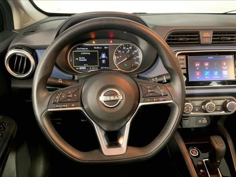 Used 2025 Nissan Versa SV FWD image 5
