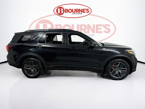 Used 2025 Ford Explorer ST-Line w/ ST-Line Street Pack AWD/4WD image 11