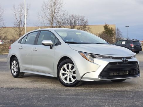 Used 2025 Toyota Corolla LE image 2