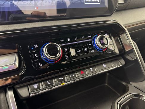 Used 2025 GMC Sierra 2500 AT4 image 19