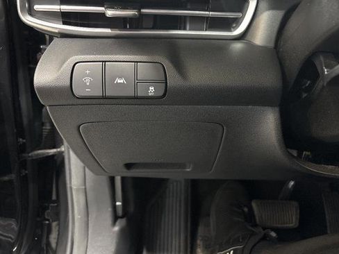 Used 2023 Hyundai Elantra SEL FWD image 16