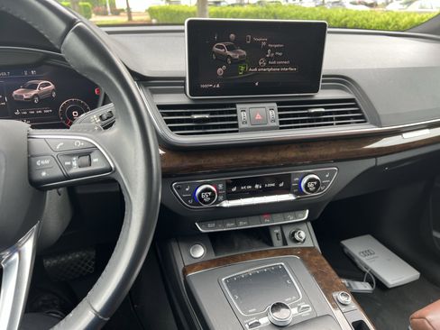 Used 2019 Audi Q5 2.0T Premium Plus w/ Premium Plus Package AWD/4WD image 18