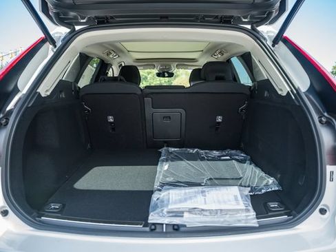 New 2026 Volvo XC60 B5 Plus w/ Climate Package AWD/4WD image 10