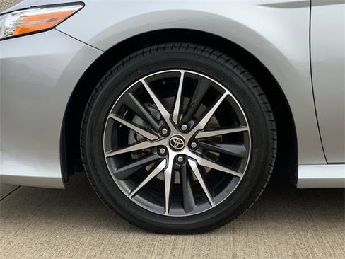 Used 2022 Toyota Camry XLE image 8