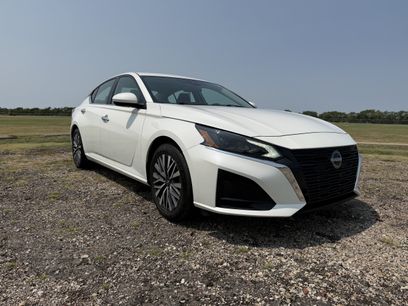 Used 2024 Nissan Altima 2.5 SV w/ SV Premium Package