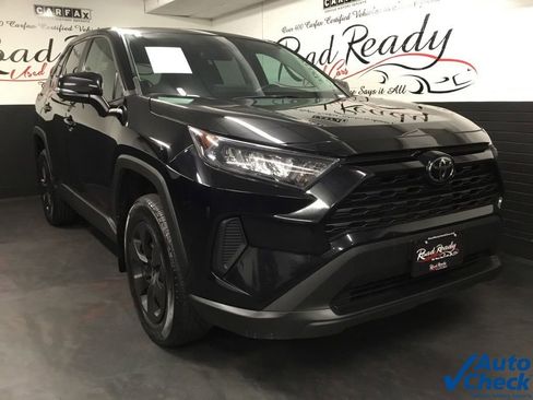 Used 2022 Toyota RAV4 LE image 3