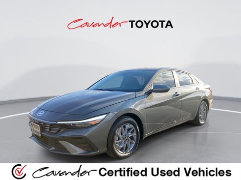 Used 2025 Hyundai Elantra Blue image 1